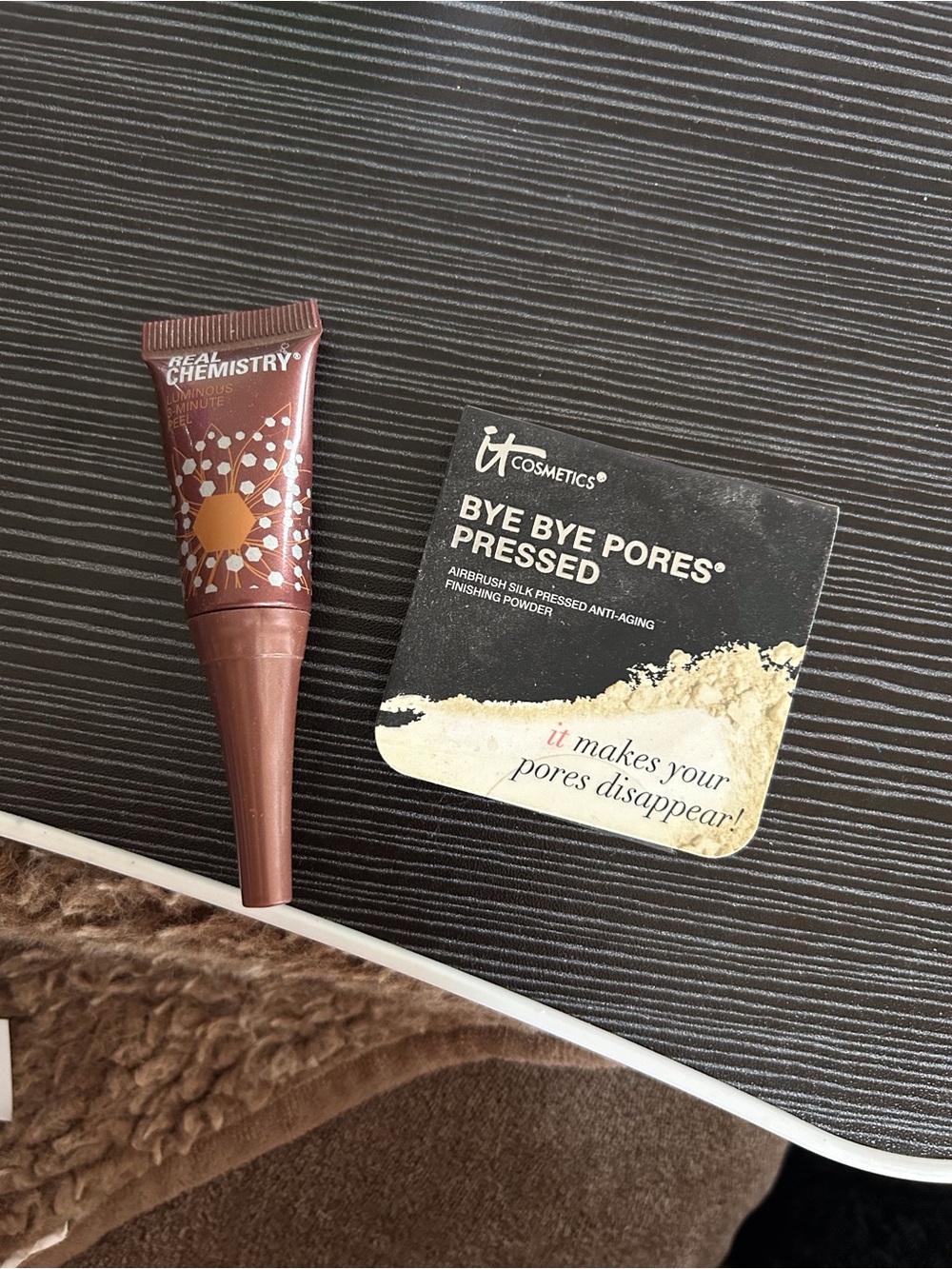 Luminous peel and finishing powder